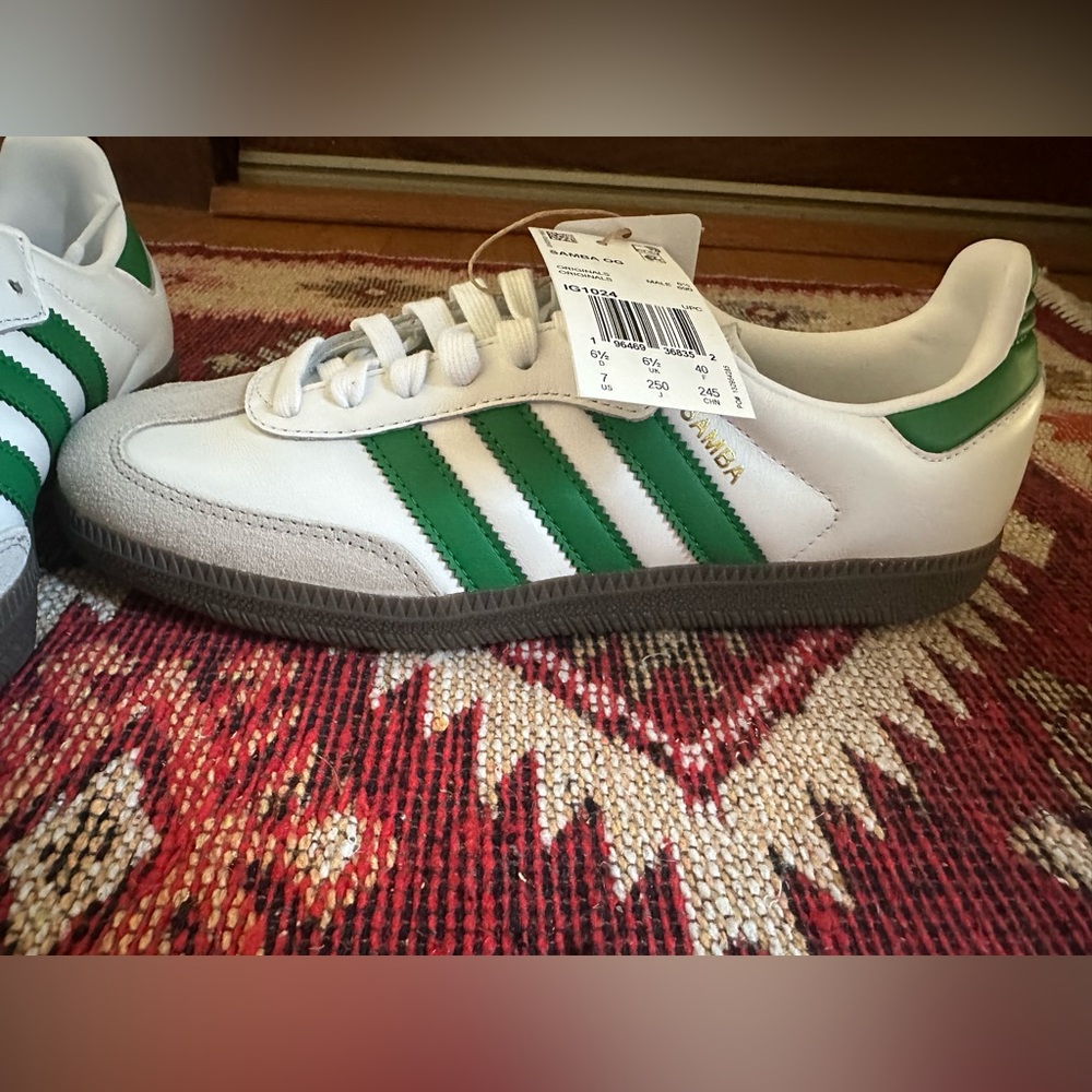 BNIB. gum sole Adidas Samba OG white and green size men’s 7 SOLD OUT COLORWWAY